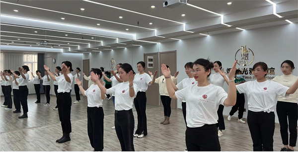 ”三八“禮儀培訓1